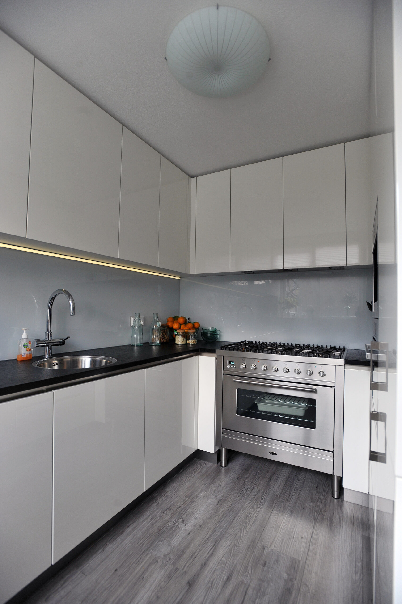 Tekton keuken hoogglans wit 1 uitgelichte afbeelding