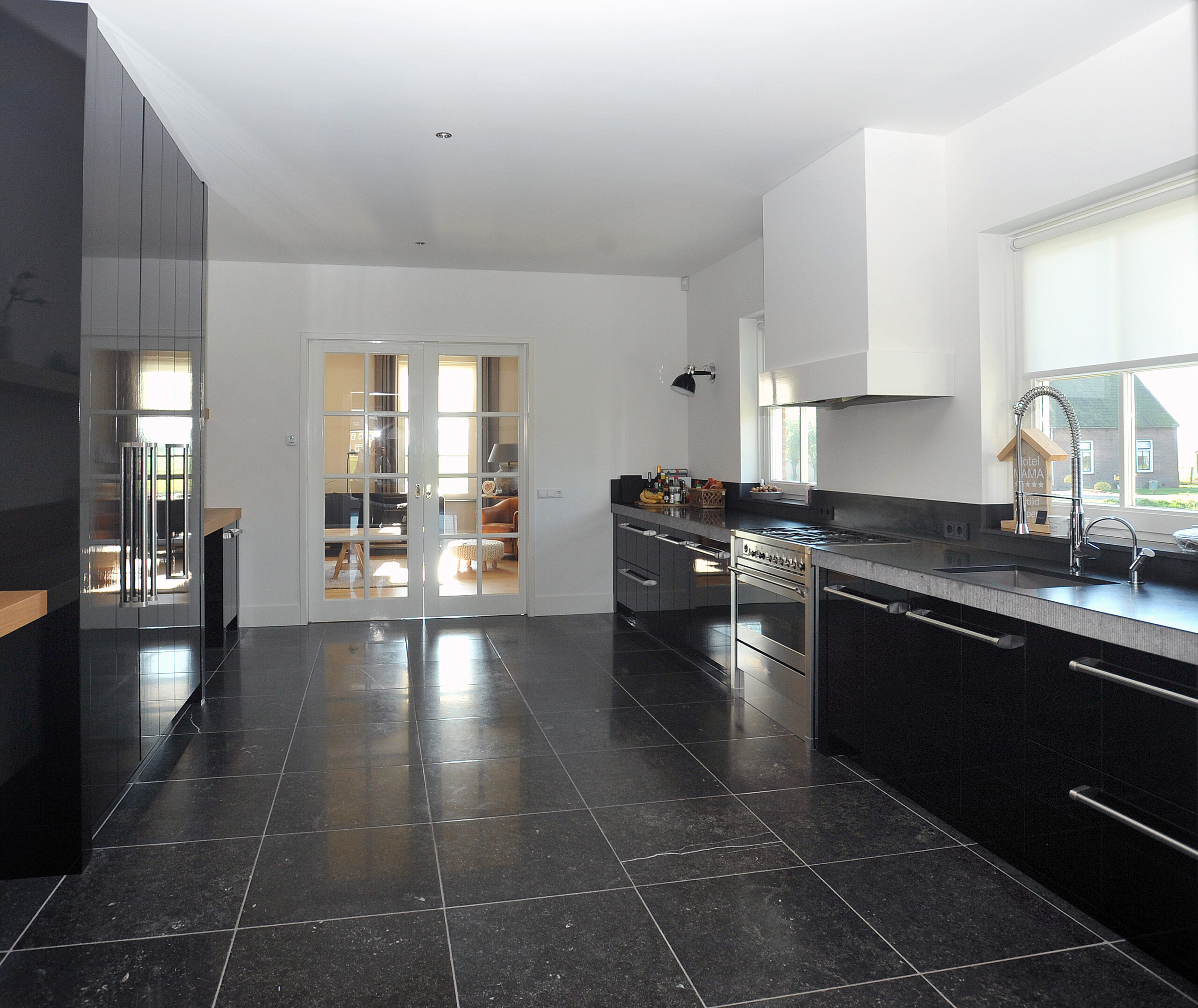 Tekton keuken zwart hoogglans strijklak 3 uitgelichte afbeelding